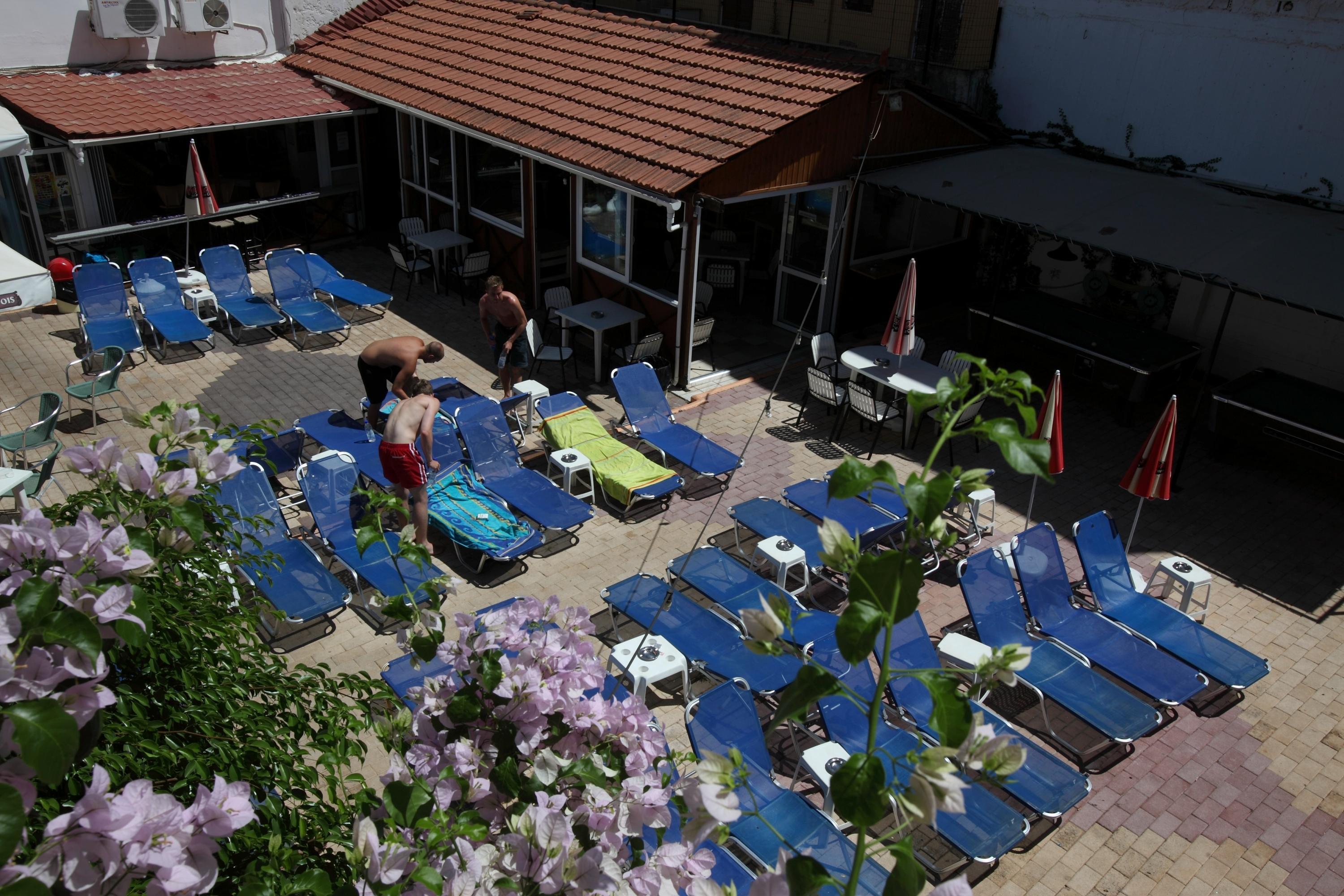 Aparthotel Happy Days à Malia Extérieur photo